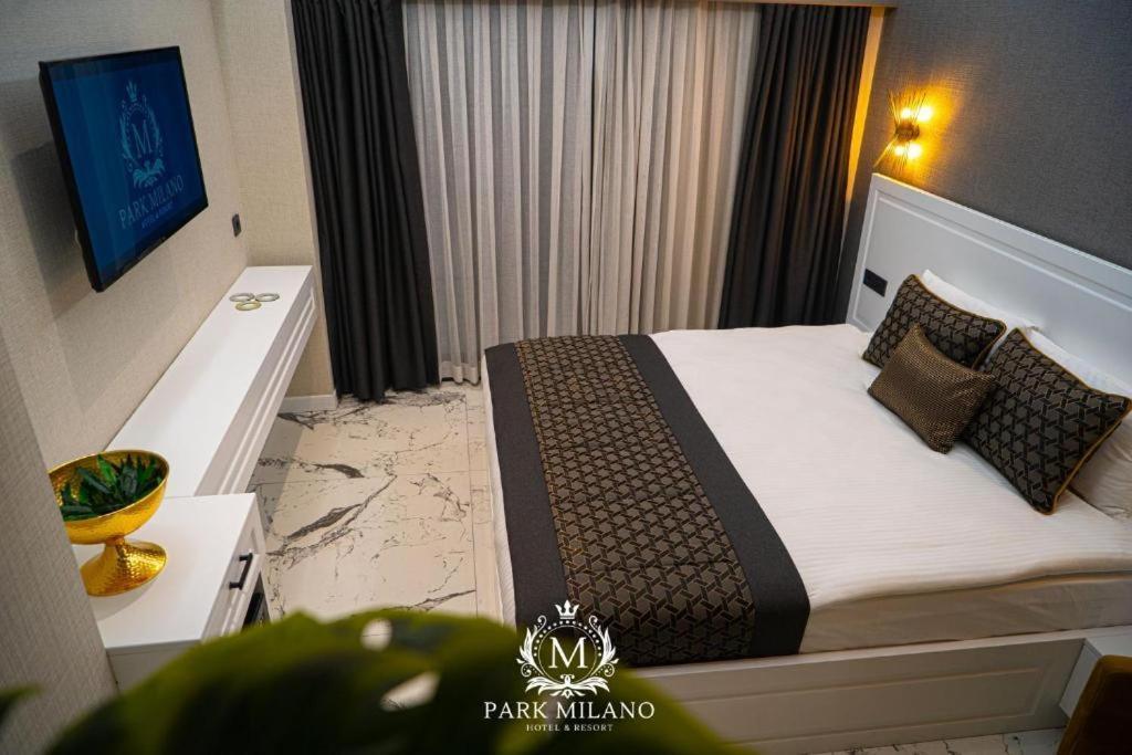 Park Milano Hotel Smirne Esterno foto